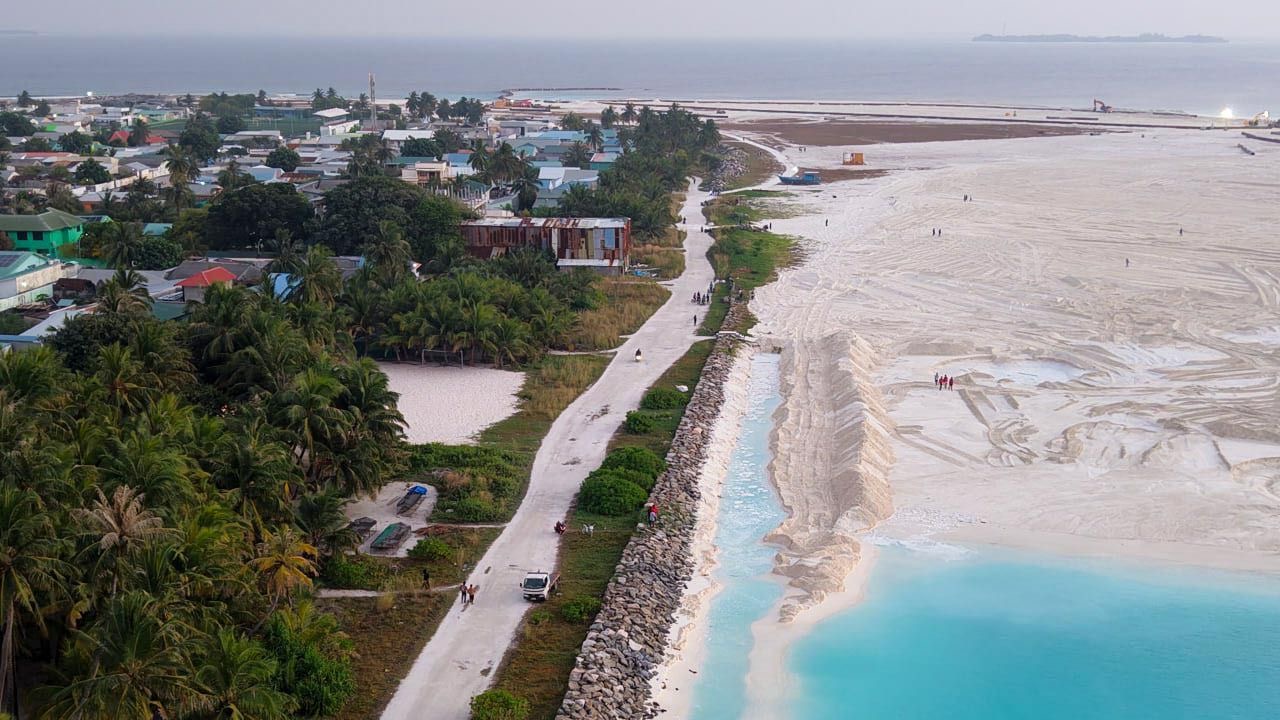 ހއ ދިއްދޫ ބިން ހިއްކުން؛ 5 ދުވަސް ތެރޭގައި 21 ހެކްޓަރު ހިއްކައިފި