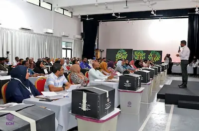 އަތޮޅު ތެރޭގައި, އިންތިޚާބީ އޮފިޝަލުން ތަމްރީނު ކުރުމުގެ ޕްރޮގްރާމް މާދަމާ ފަށަނީ