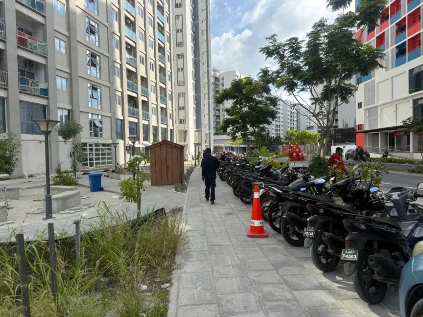 ހުޅުމާލޭ ދުވާރުމަތީ ޕާކުކުރުން އާދައަކަށް، އެހެން އެކަން ނުކުރުމަށް އިލްތިމާސް!