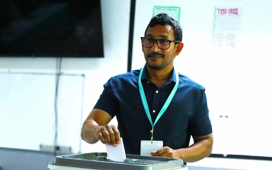 ޕާޓީގެ އުމުރު ހަގުވިޔަސް ރެކޯޑު އަދަދެއްގެ މެމްބަރުން ތިބީ ދެފުށްފެންނަ ގޮތަށް ހިންގާތީ: ފަލާހު