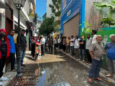 މާލެ އާއި ހުޅުމާލޭގައި އަލިފާން ރޯވި ތަންތަން ސާފުކުރުމުގެ މަސައްކަތް ފަށައިފި